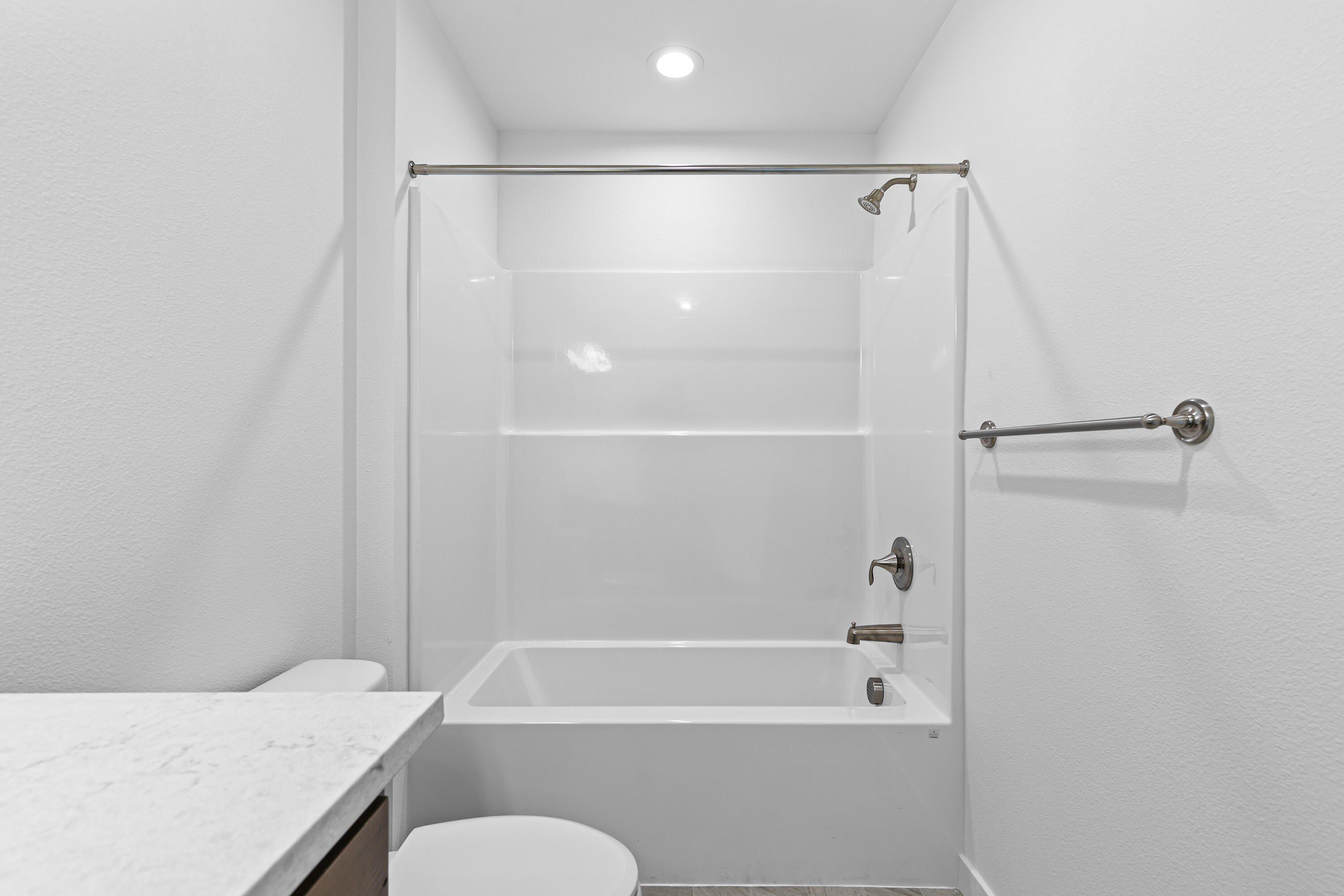 891 N 6Th Avenue. Gold Hill, OR 97525