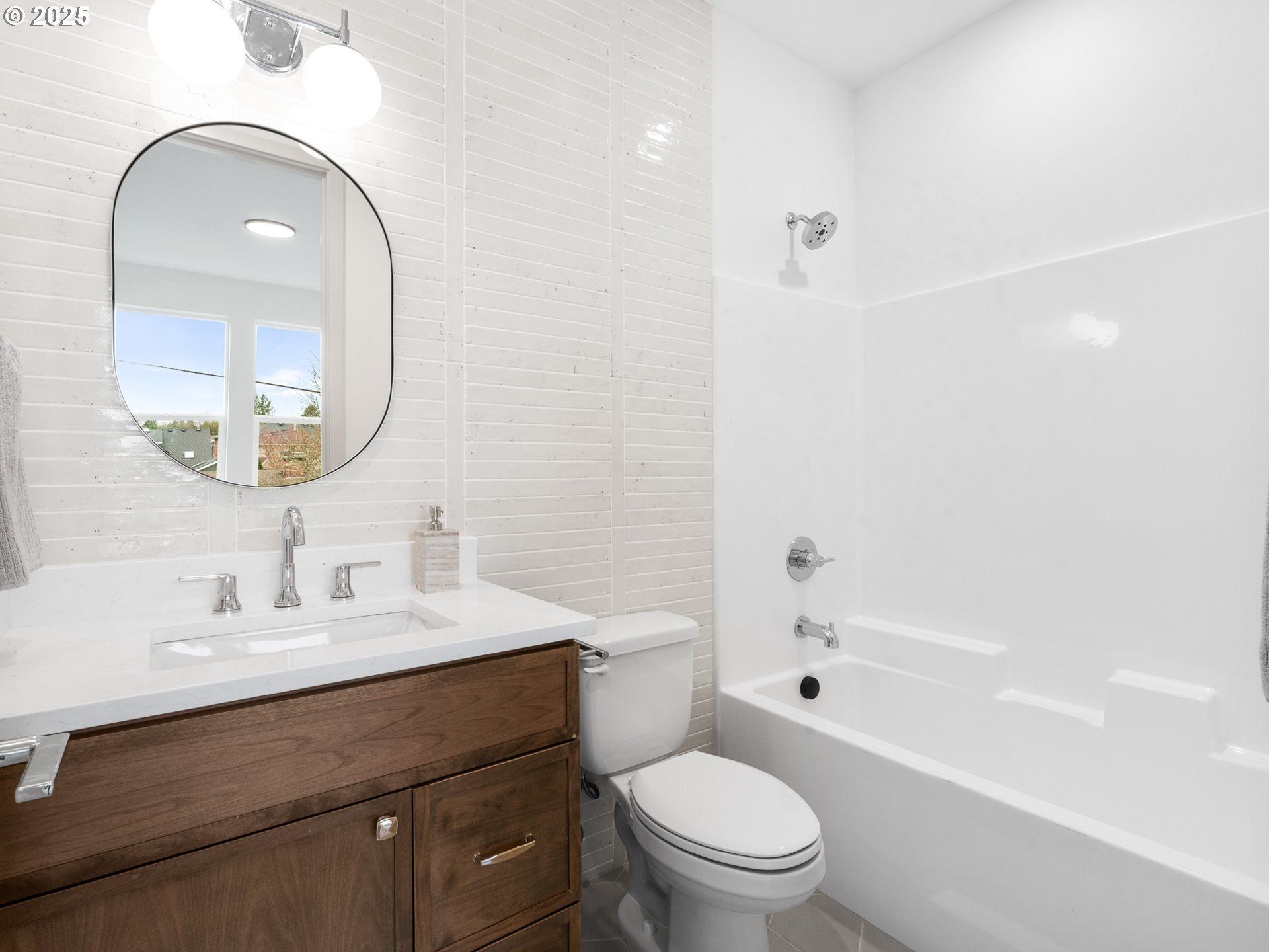 2472 Se Lincoln St. Portland, OR 97214