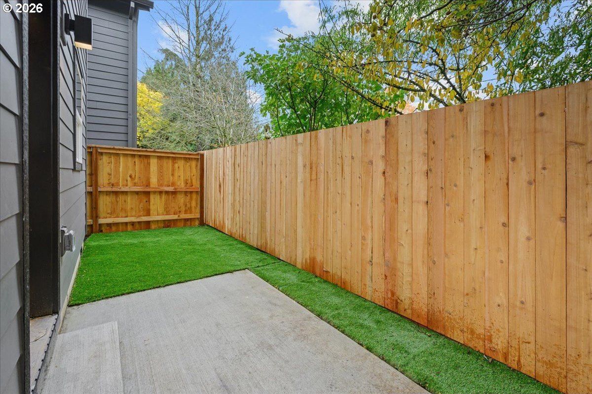 4234 Se Yamhill St Unit 2. Portland, OR 97215