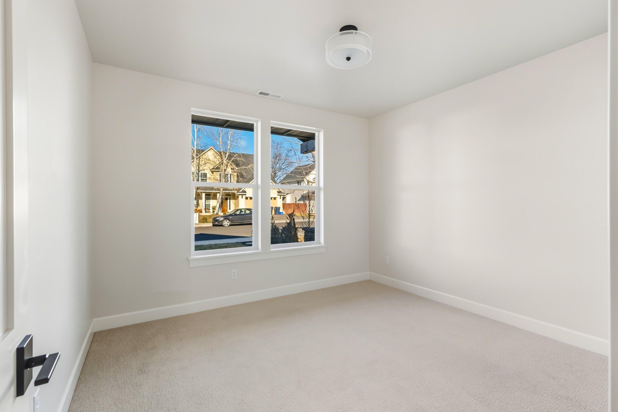 1692 Nw Larch Avenue. Redmond, OR 97756