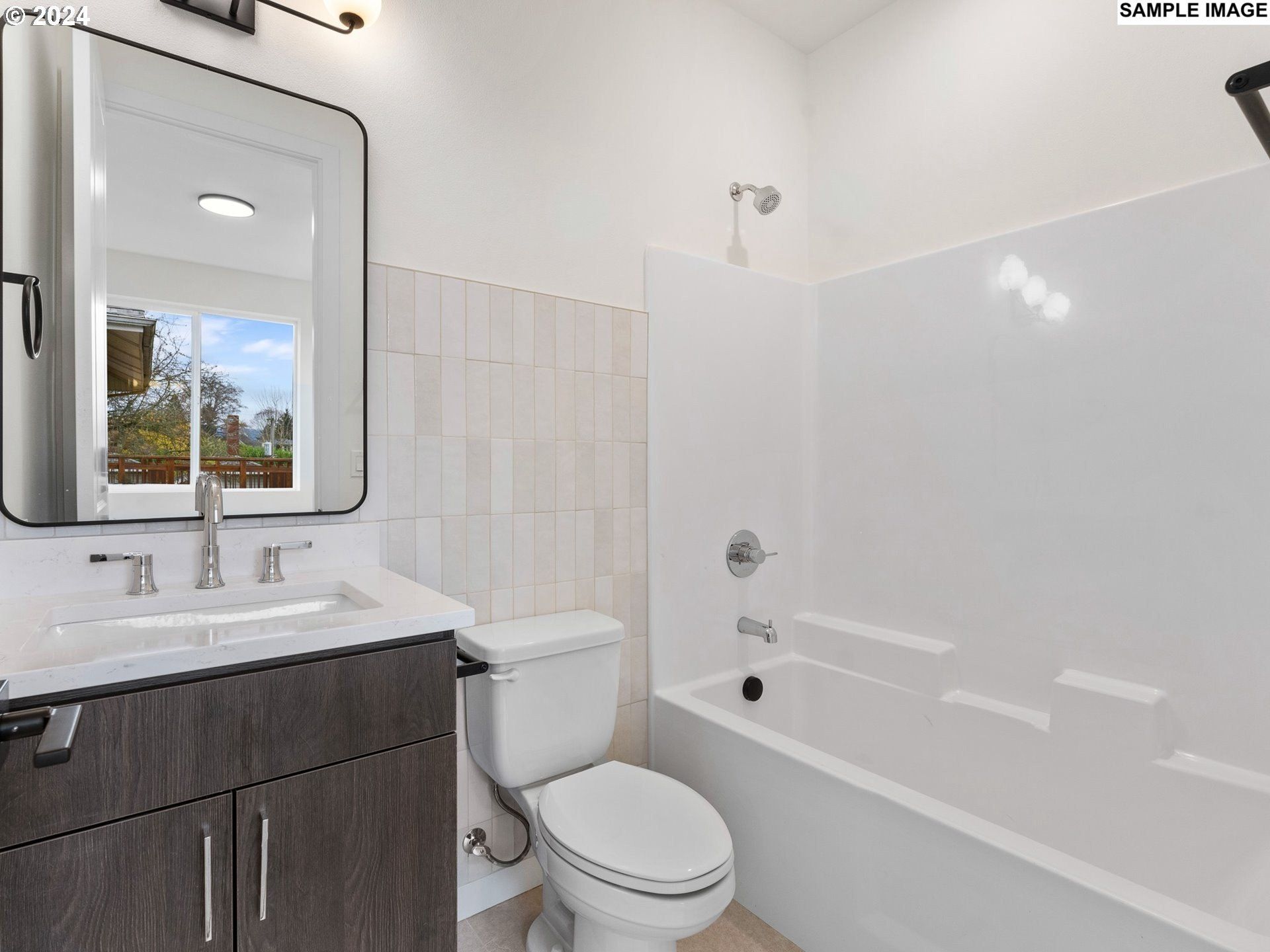 2232 Se Ankeny St Unit 2. Portland, OR 97214