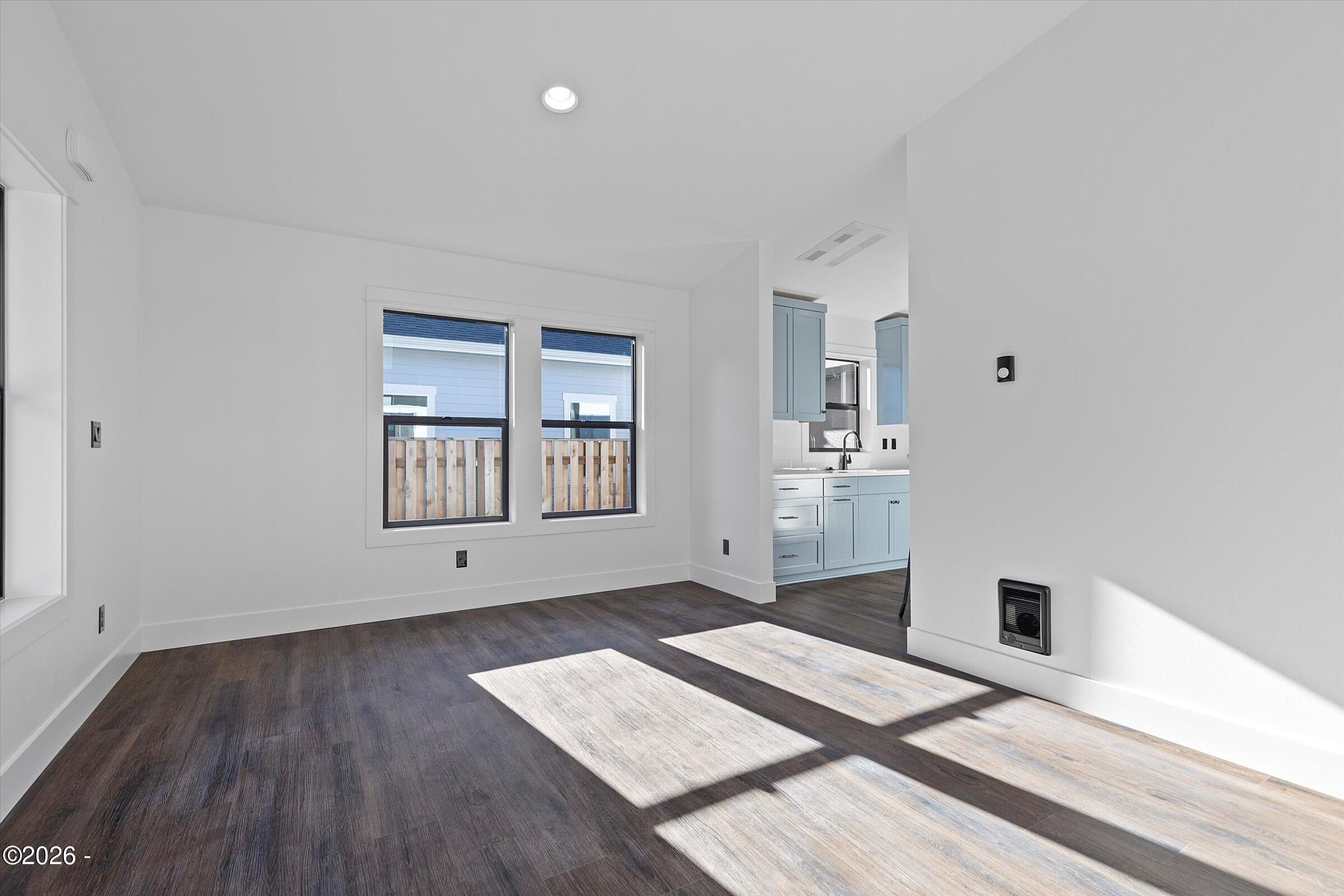 327 Se Oar Avenue. Lincoln City, OR 97367