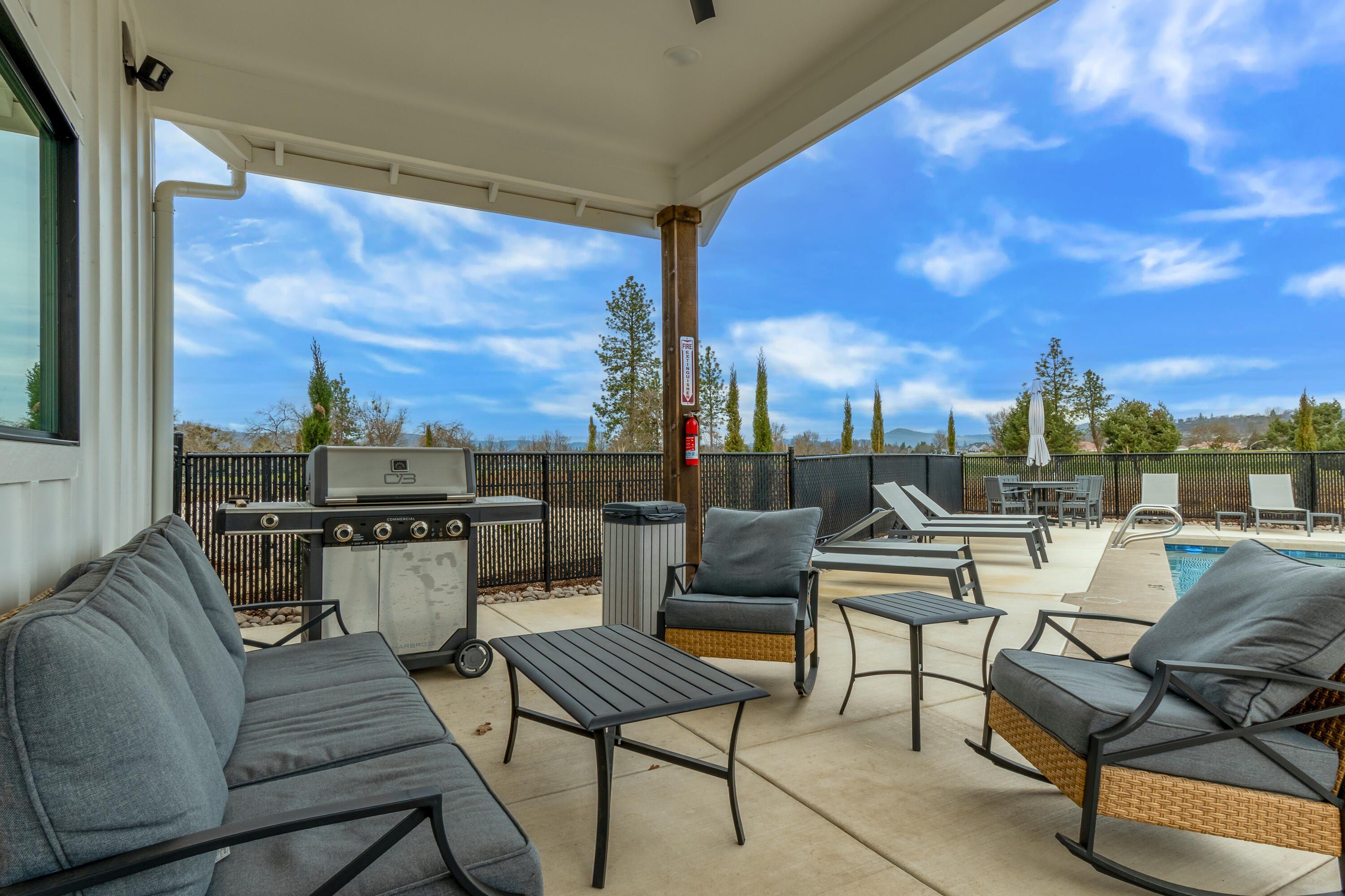 201 Bogey Lane. Eagle Point, OR 97524