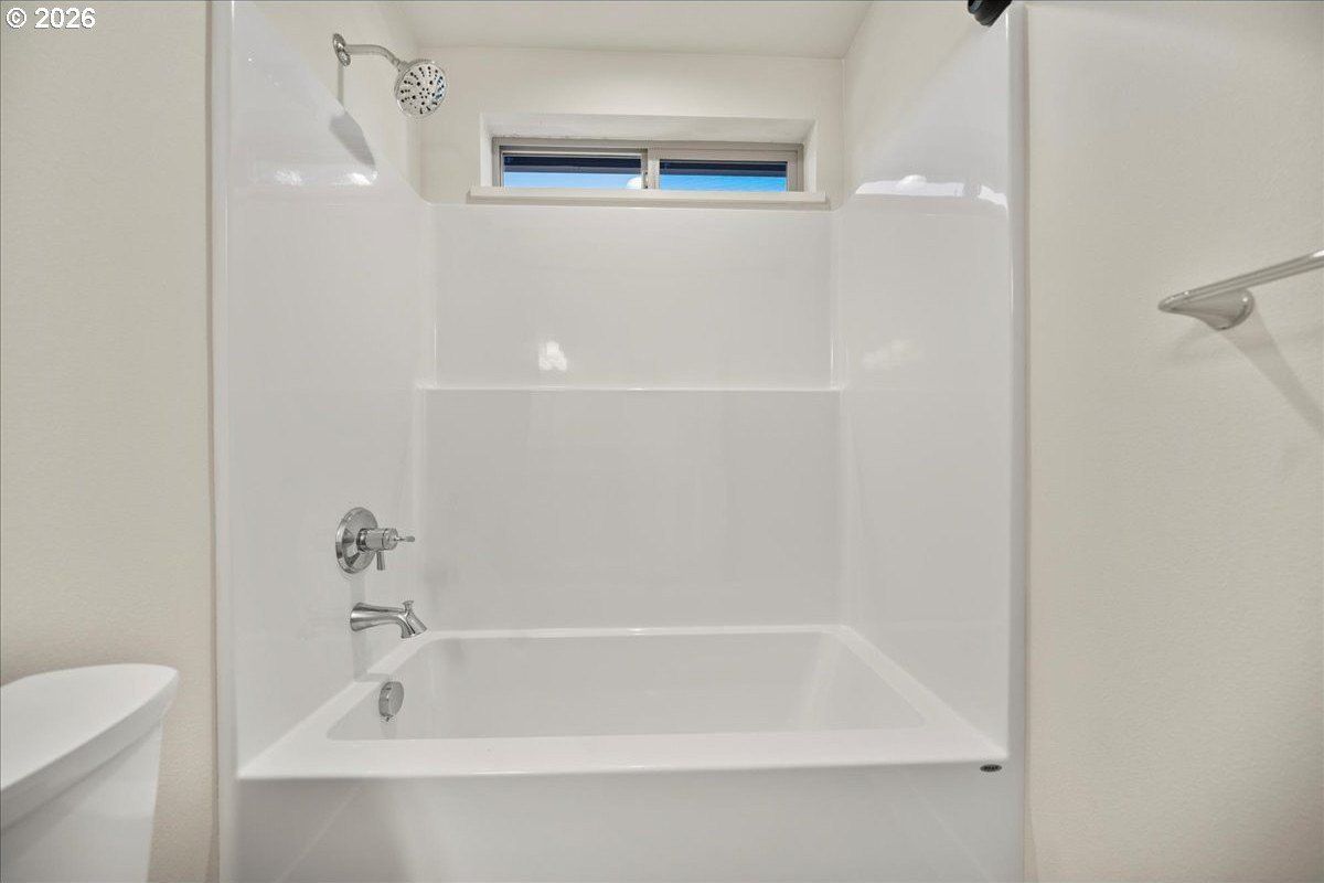 12300 Meadowlawn Dr. Oregon City, OR 97045