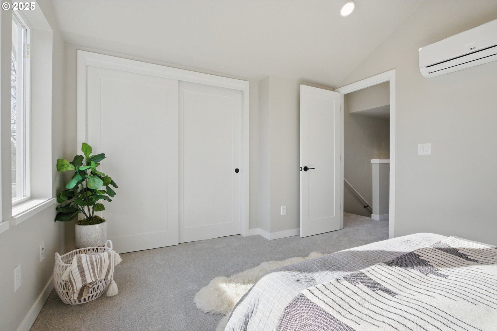 1123 Se Rhone St Unit B. Portland, OR 97202