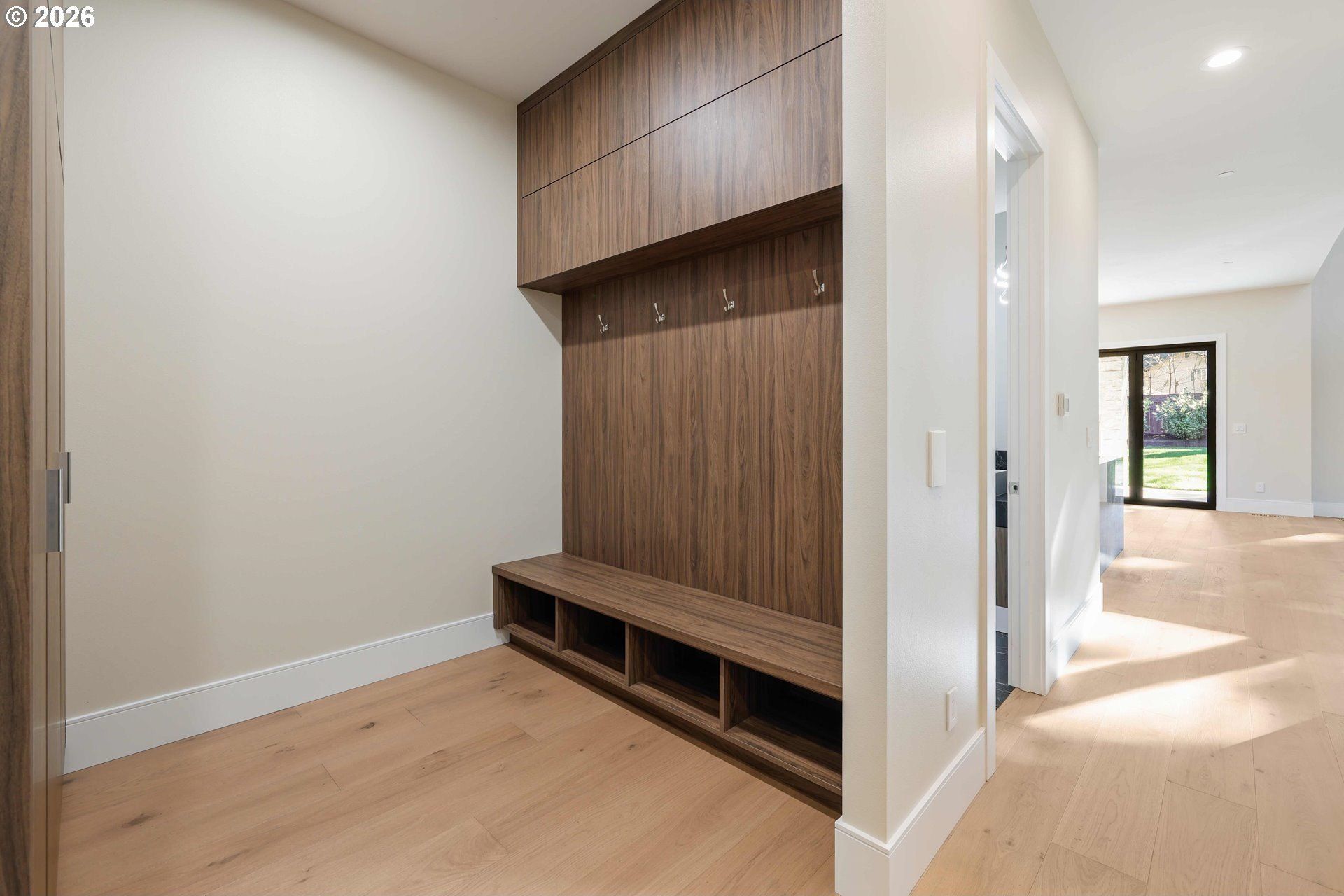 6096 Carman Dr. Lake Oswego, OR 97035