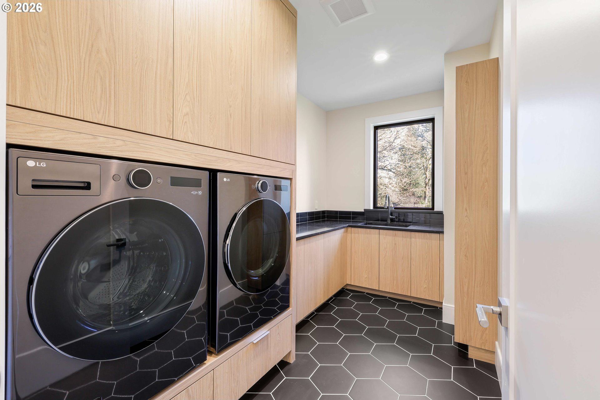 6096 Carman Dr. Lake Oswego, OR 97035