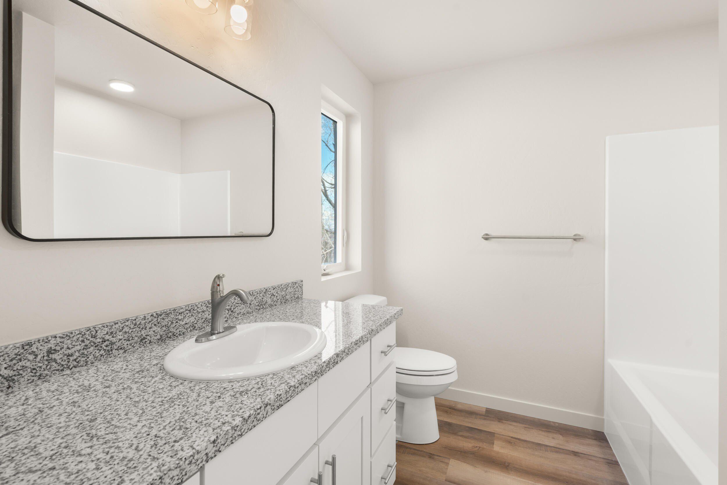 2024 Sunset Drive Unit 6. Medford, OR 97501