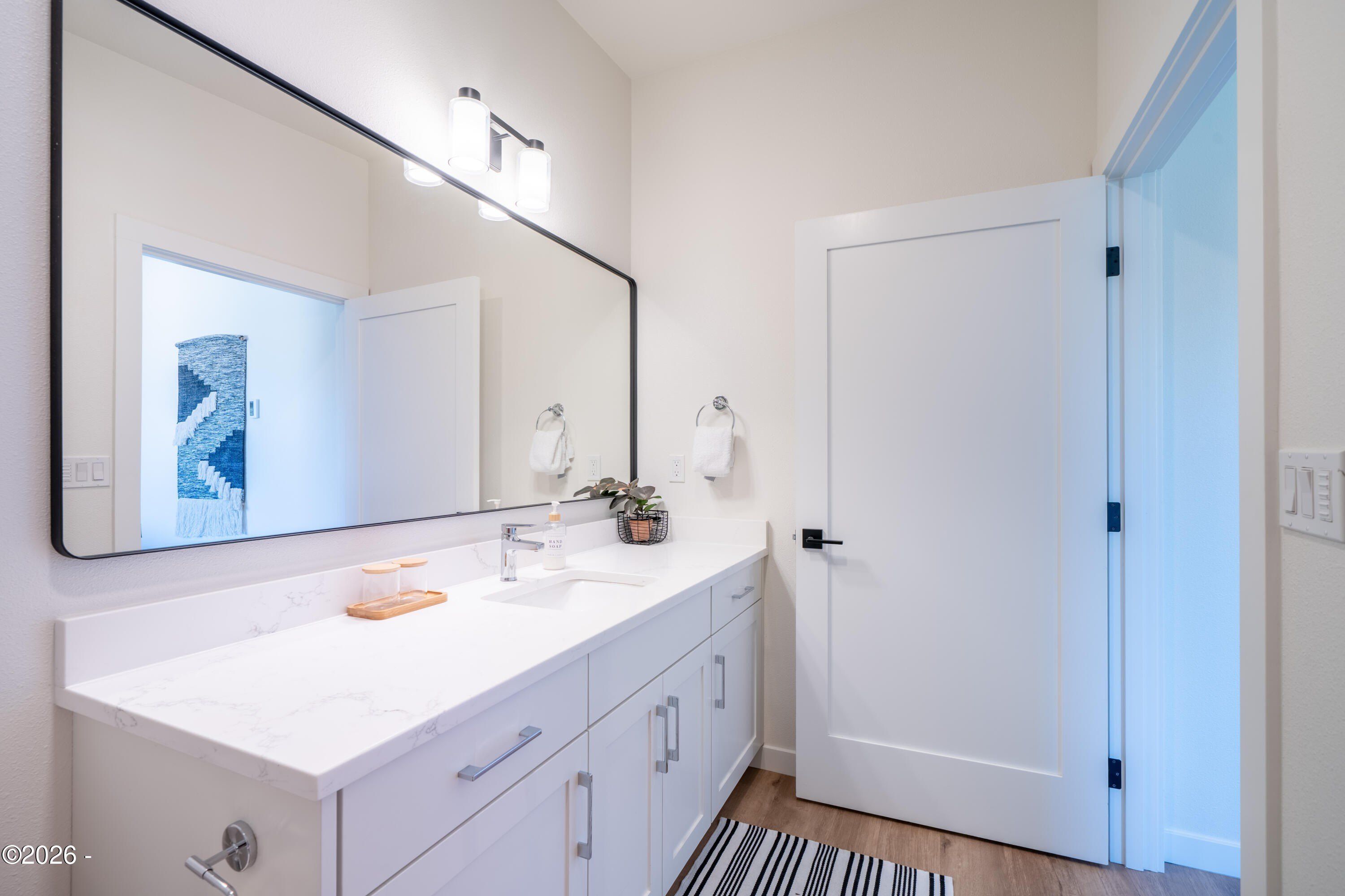 916 Sw 48Th Street Unit 4. Lincoln City, OR 97367