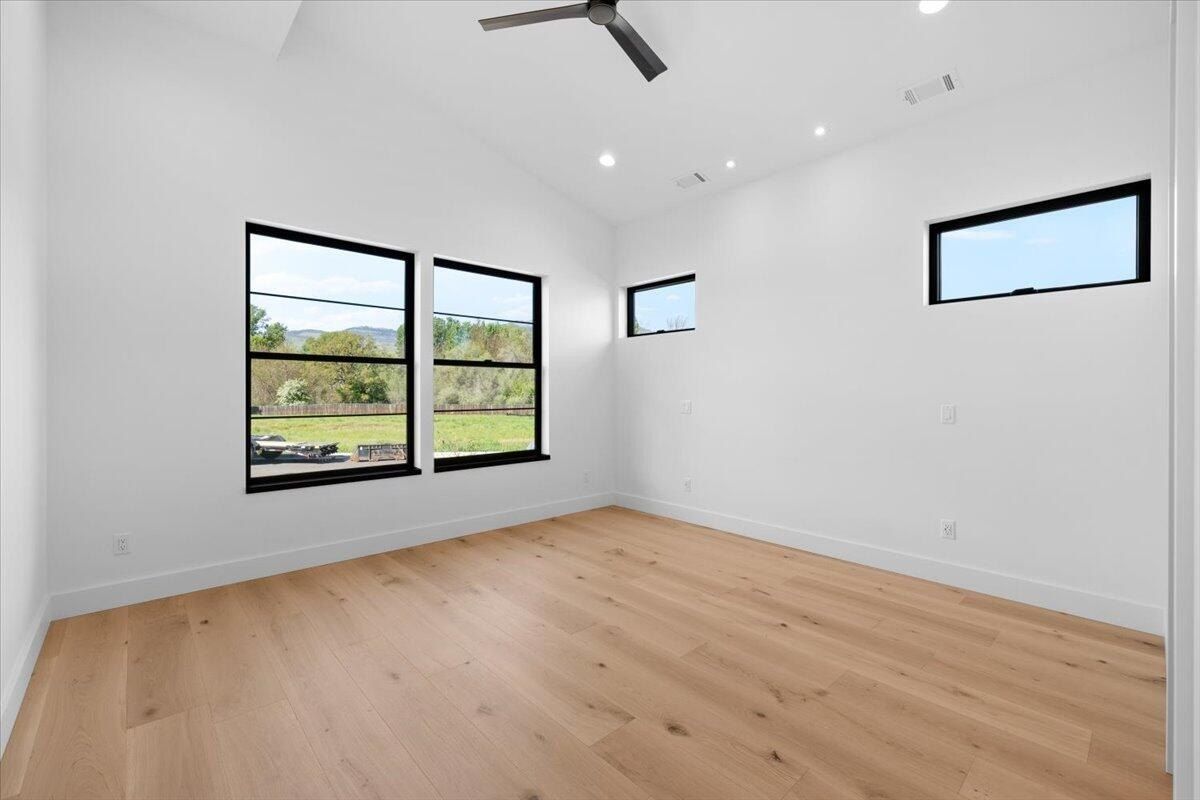 381 Clinton Street Unit 5200. Ashland, OR 97520