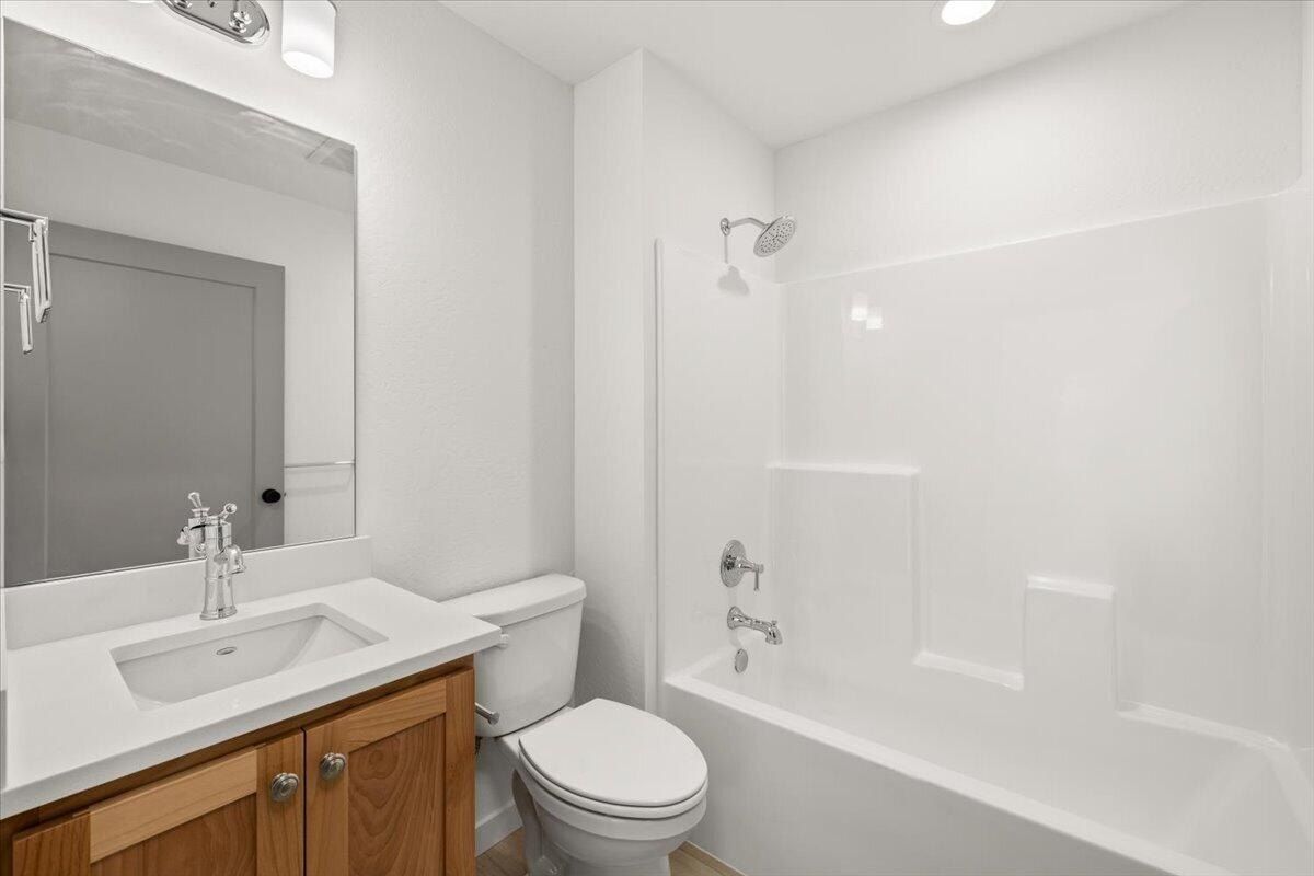 101 Gangnes Drive. Talent, OR 97540