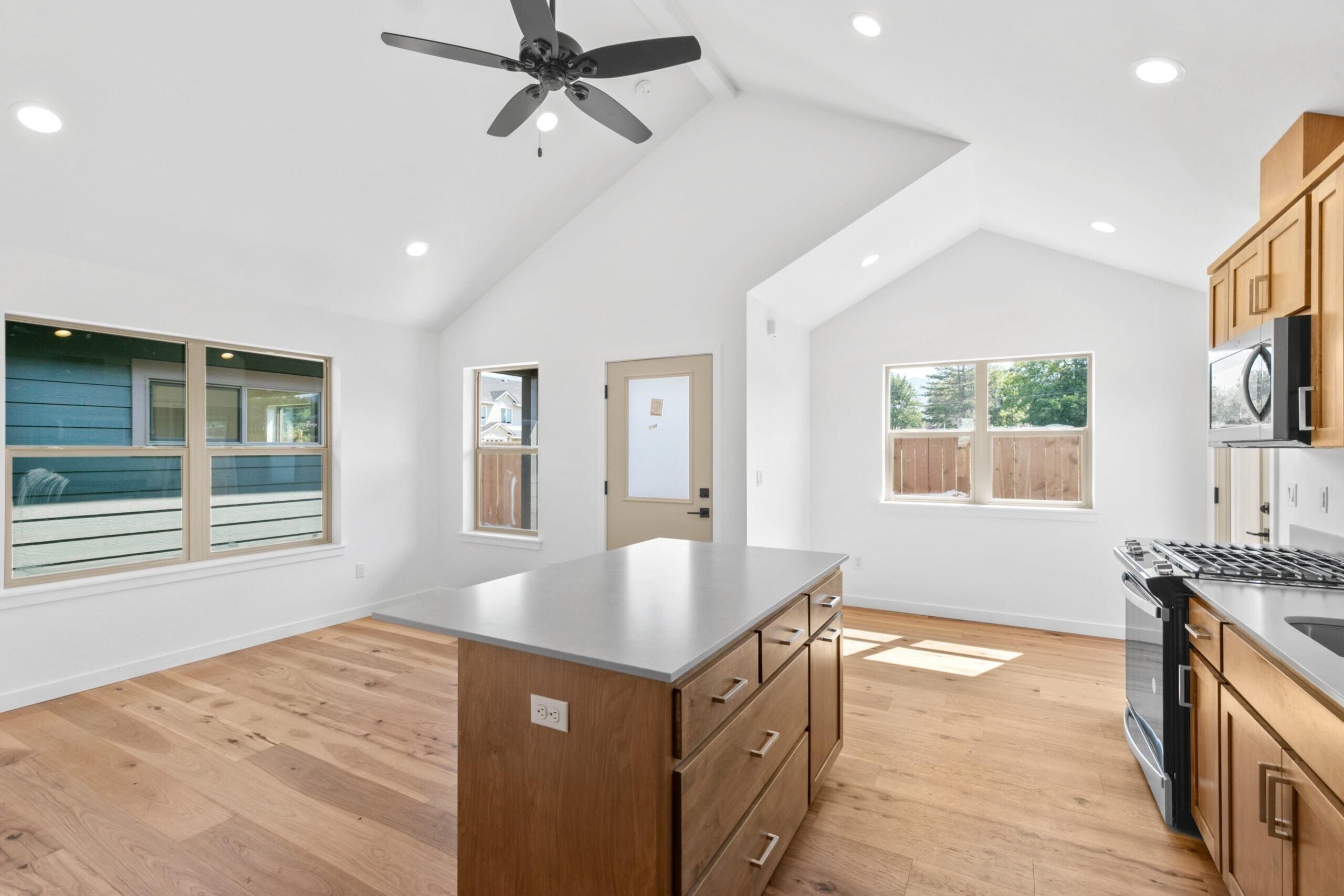 97 Gangnes Drive. Talent, OR 97540