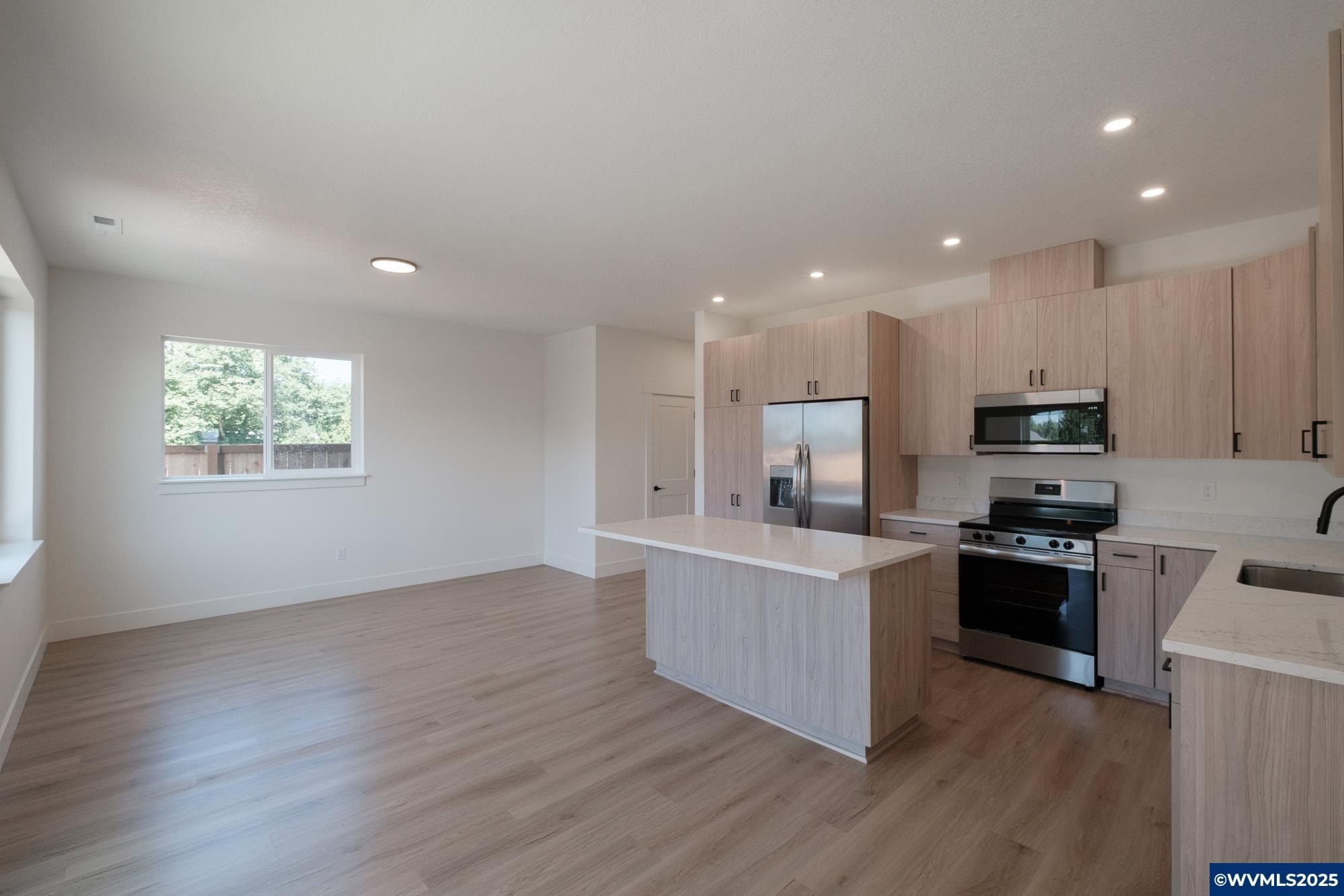 155415701588 Barn St. Woodburn, OR 97071