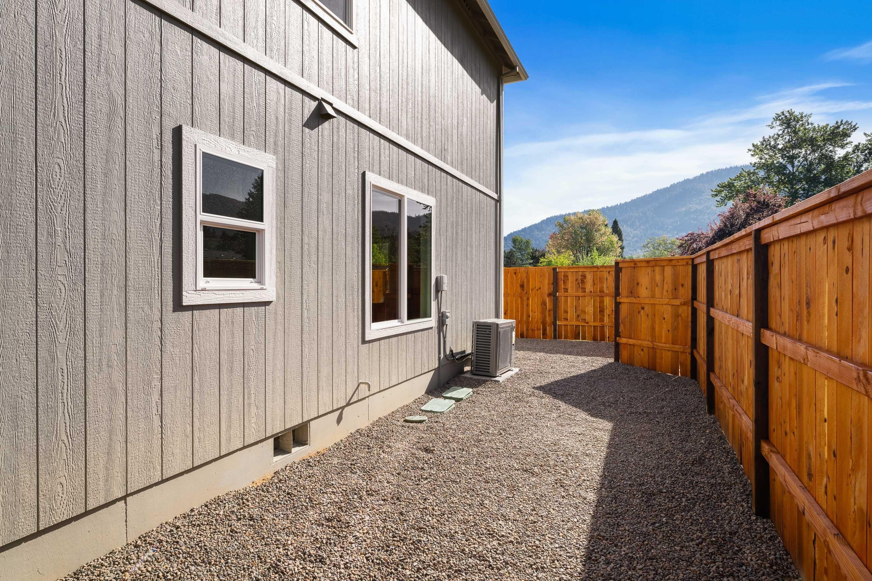 167 Se Champagne Court. Grants Pass, OR 97527