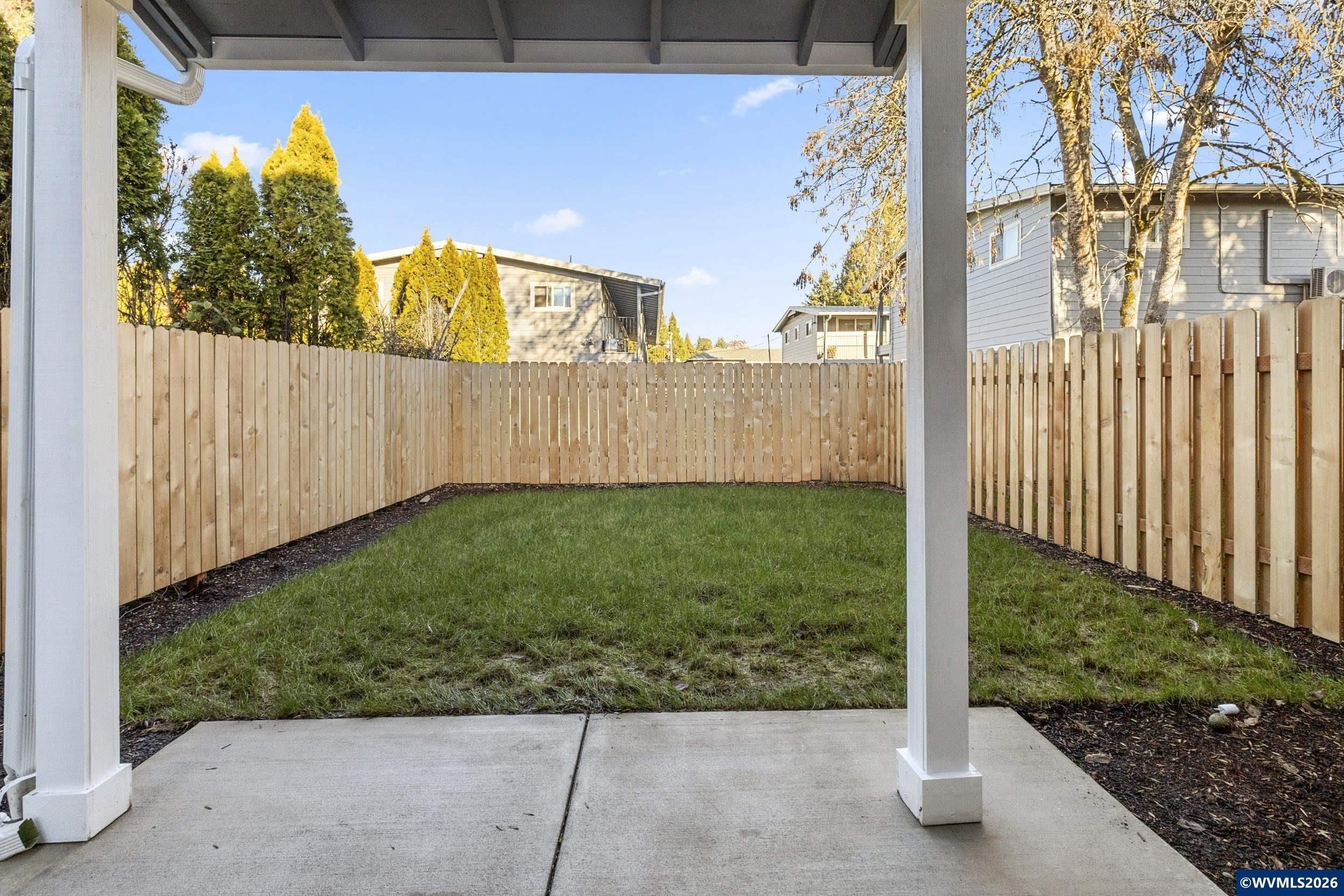 228230232 W Clay St. Monmouth, OR 97361