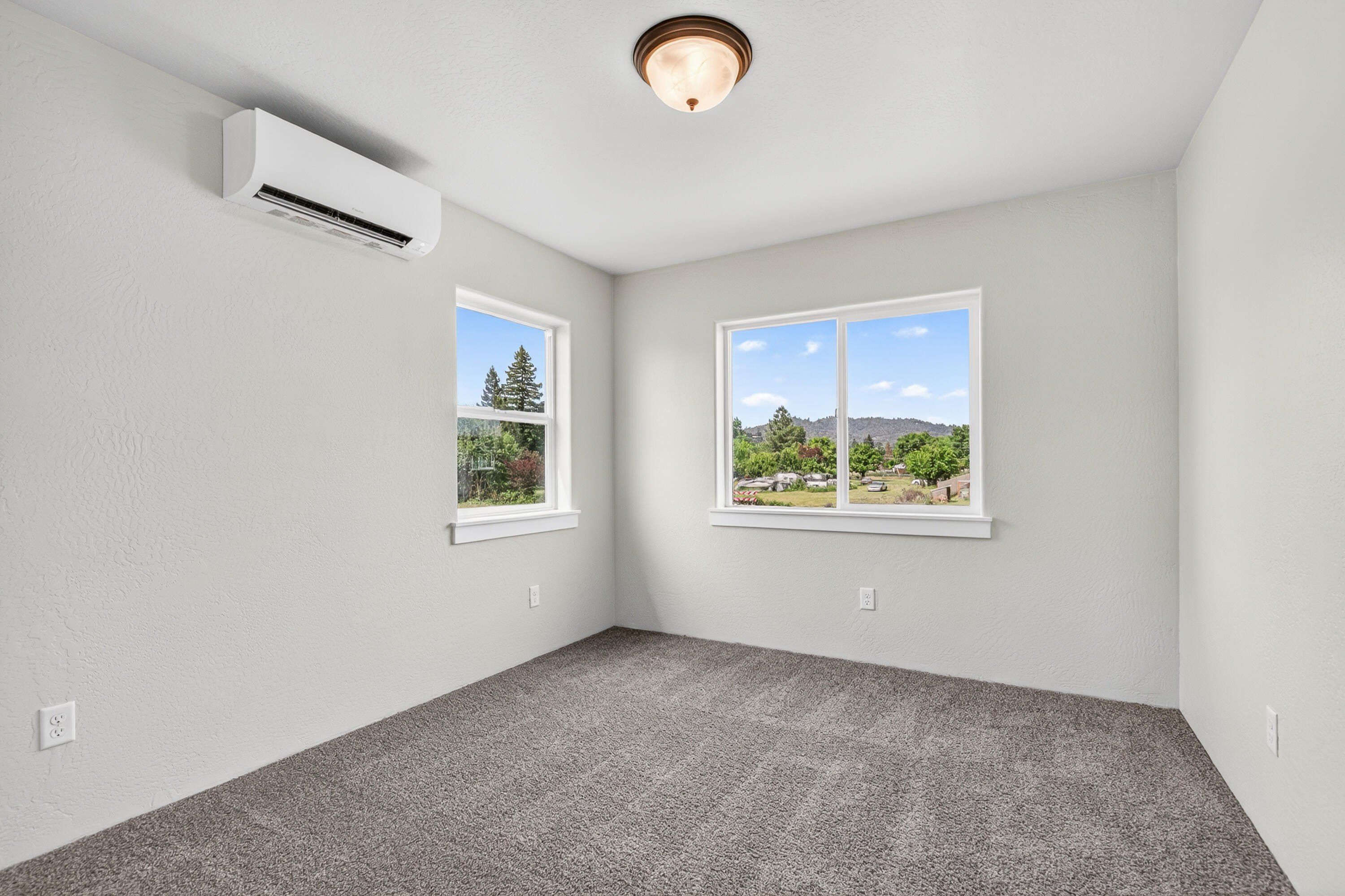 952 Honey Bee Street. Medford, OR 97501