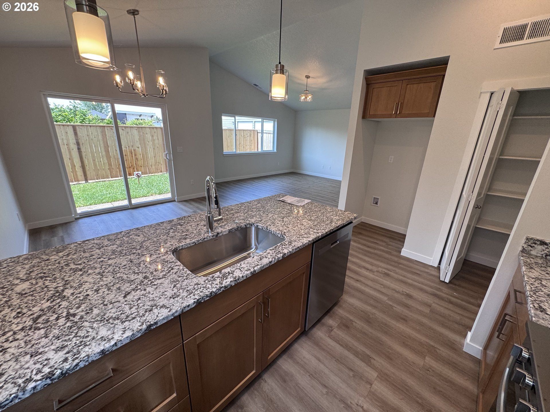 369 Se Shetterly Dr. Dallas, OR 97338