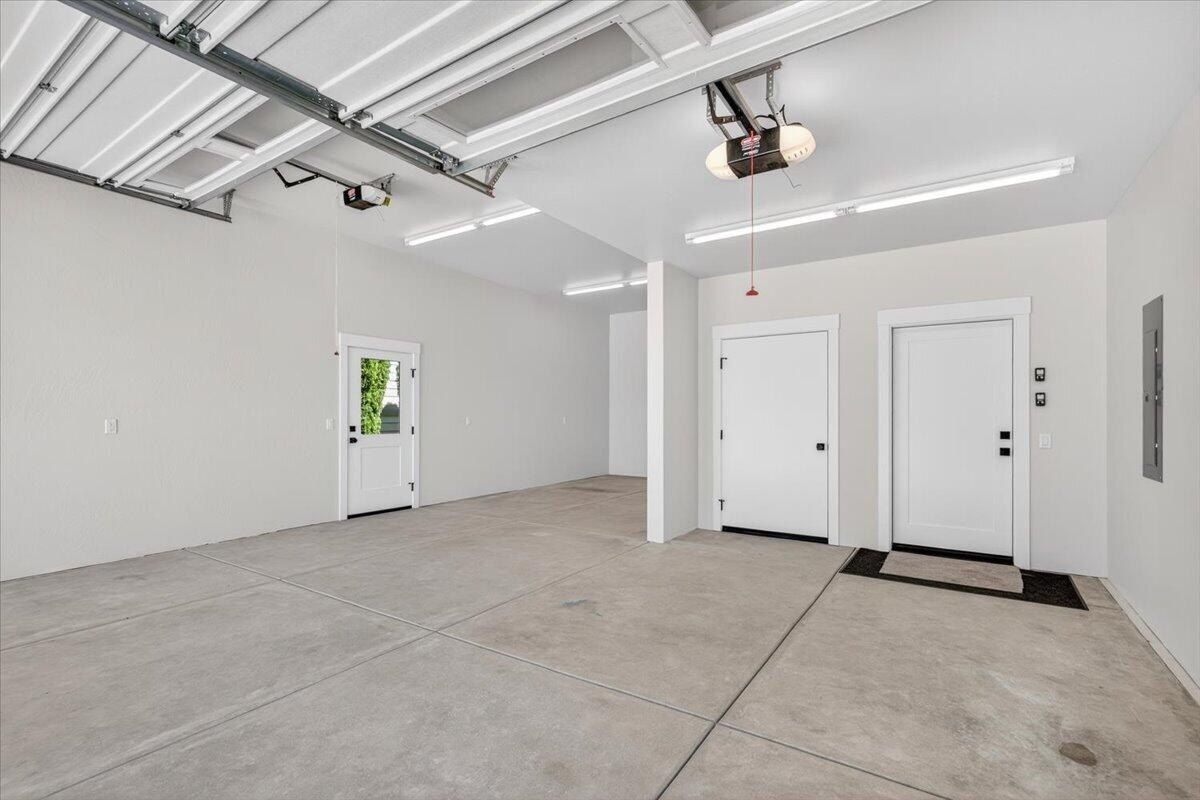 4302 Vista Pointe Drive. Medford, OR 97504