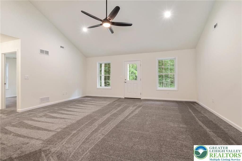16 Ricks Road. New Ringgold, PA 17960