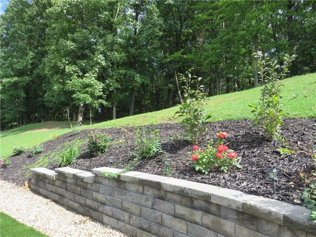 220 Crabapple Lane. Beaver Falls, PA 15010