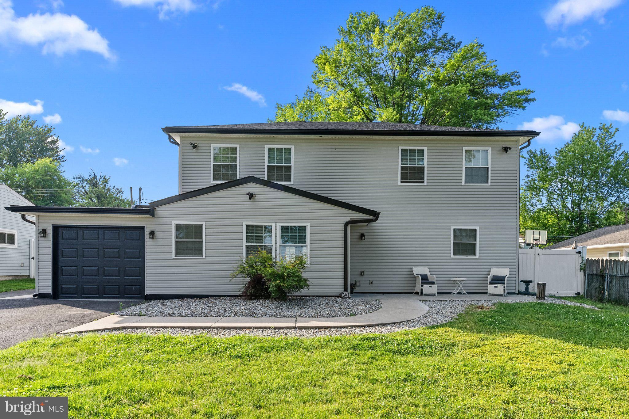 347 Goldenridge Drive. Levittown, PA 19057