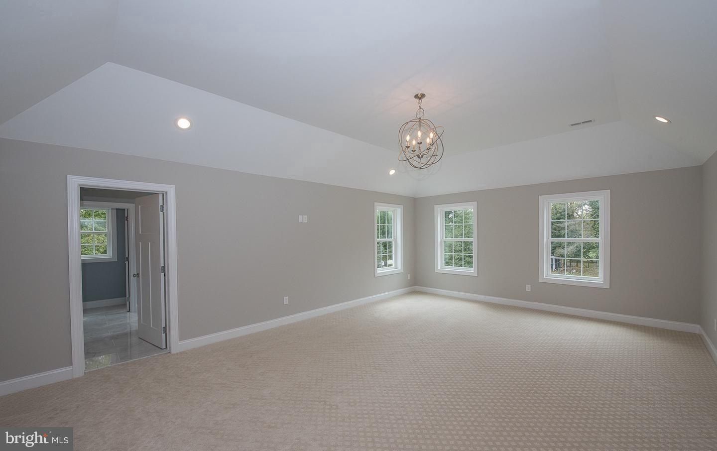 17 Hickory Lane. Malvern, PA 19355