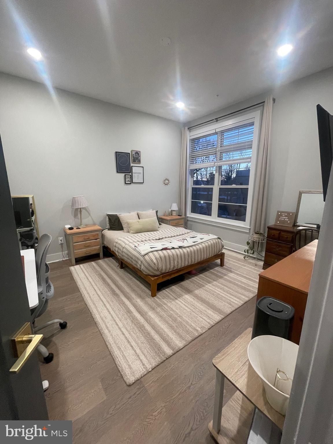 581 Jamestown. Philadelphia, PA 19128