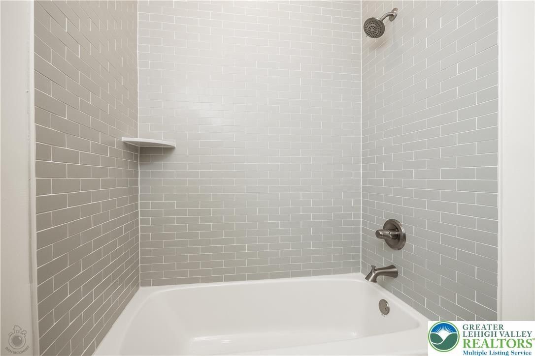 4276 Stonebridge Drive. Bethlehem, PA 18015