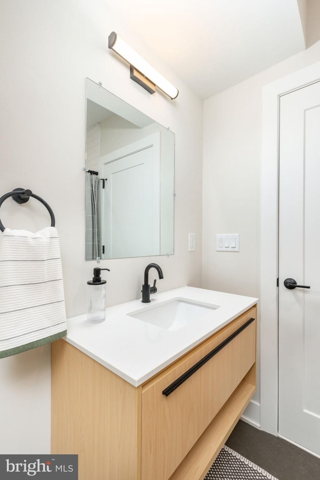 3845 Ridge Avenue. Philadelphia, PA 19132