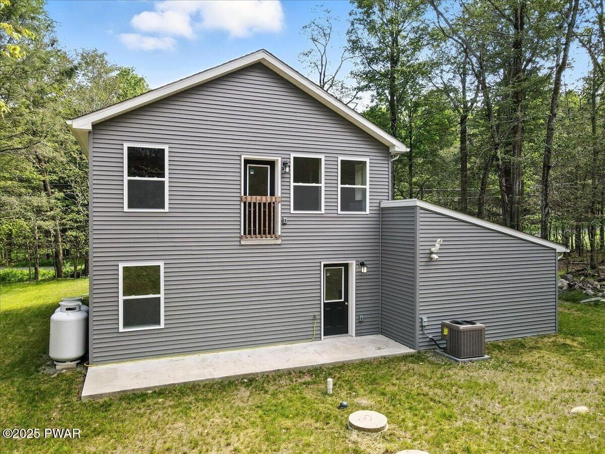 1073 Westside Drive. Newfoundland, PA 18445