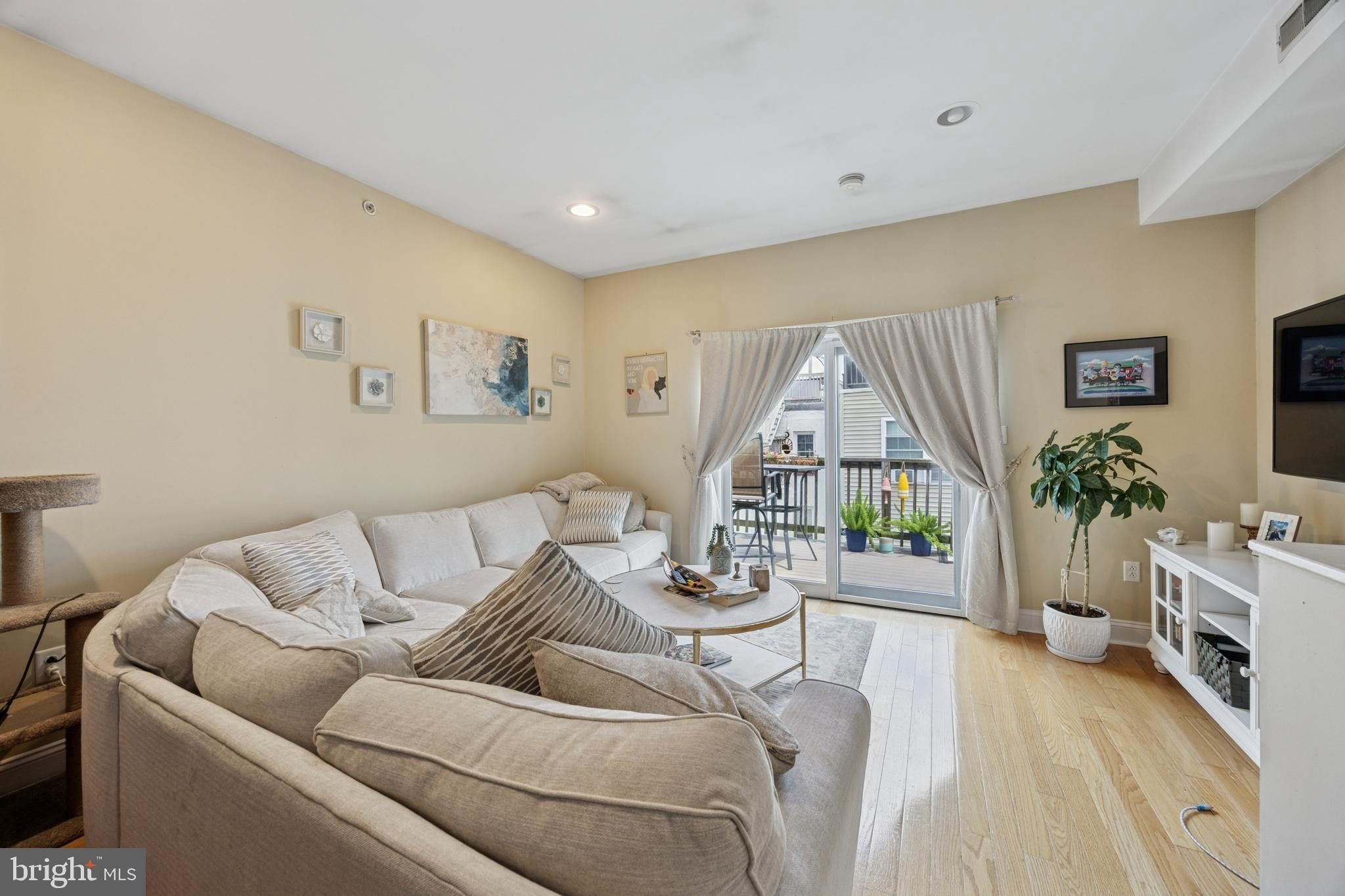 827 Corinthian Avenue. Philadelphia, PA 19130