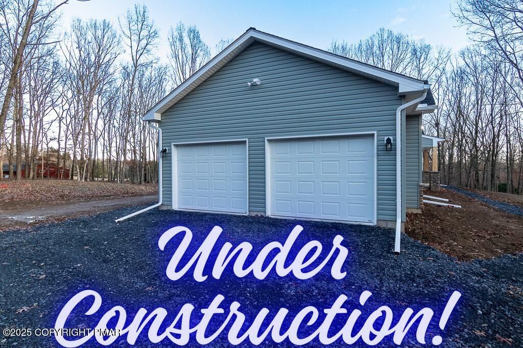 226 Apache Drive. Effort, PA 18330