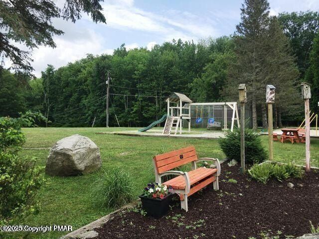 L Racoon Court. Bushkill, PA 18324