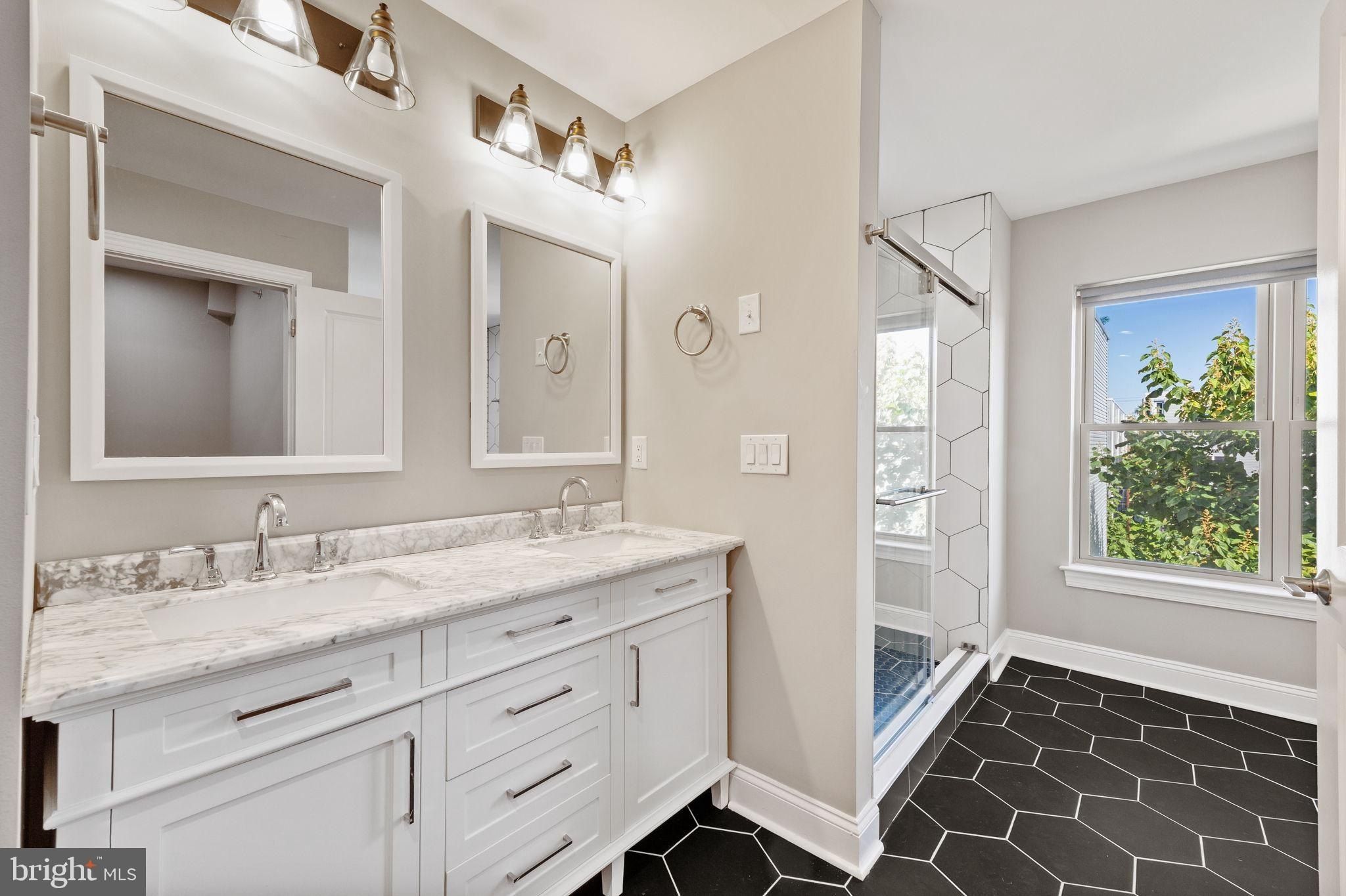 1711 W Seybert Street. Philadelphia, PA 19121