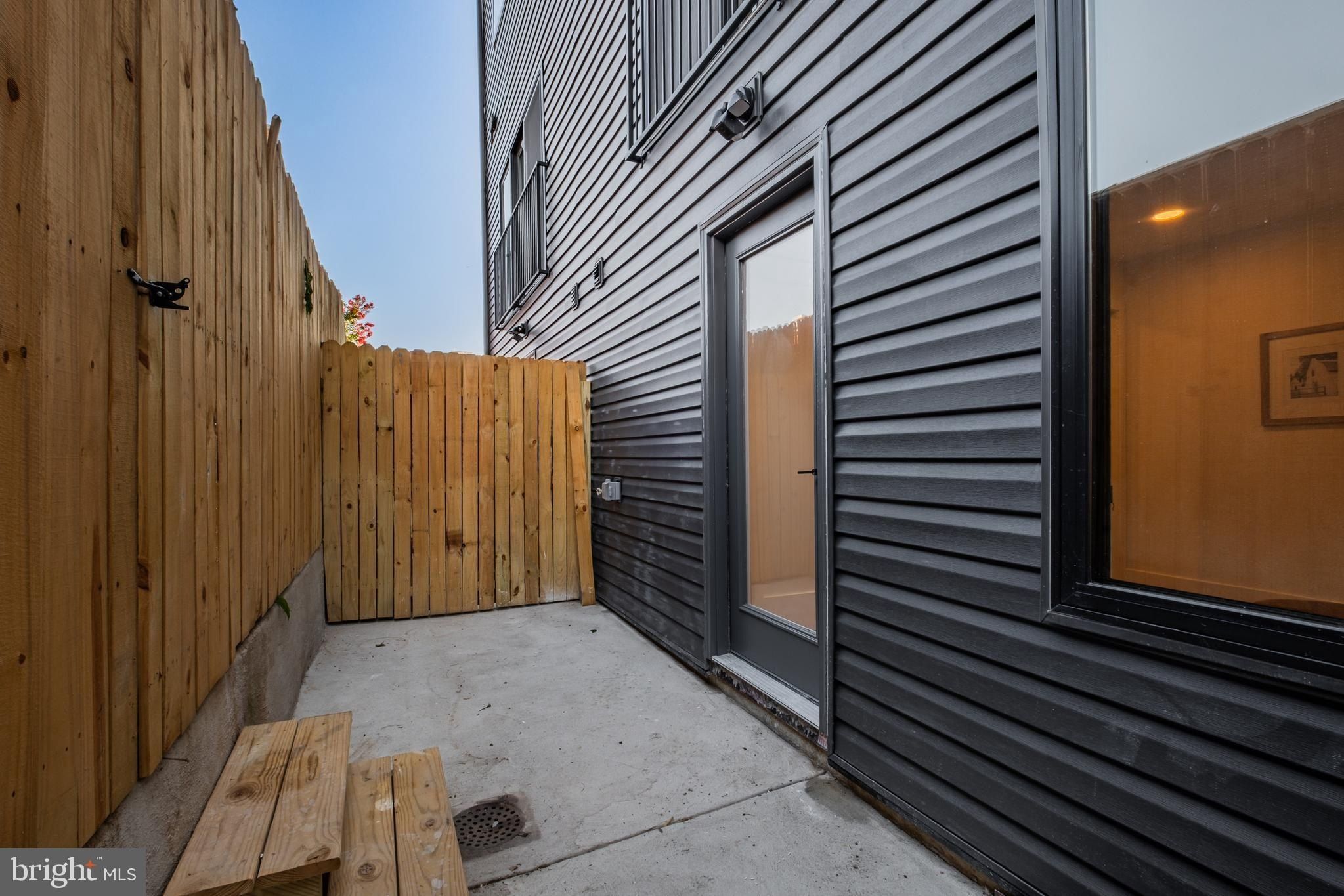 739 N Capitol Street. Philadelphia, PA 19130