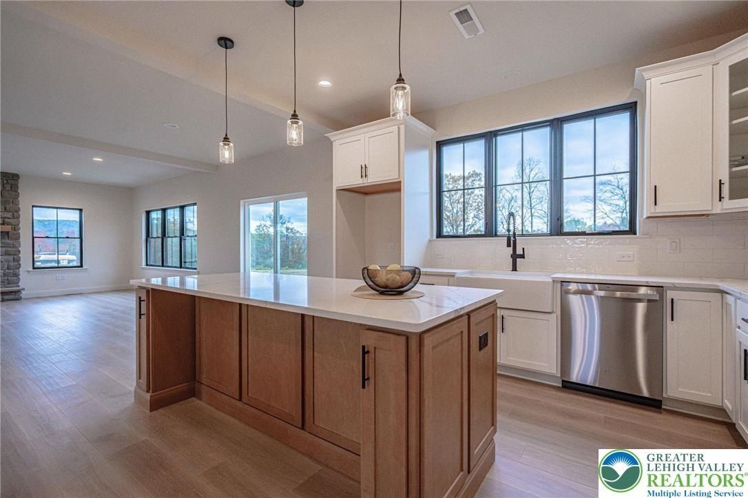 44 Regency Lane. Brodheadsville, PA 18322