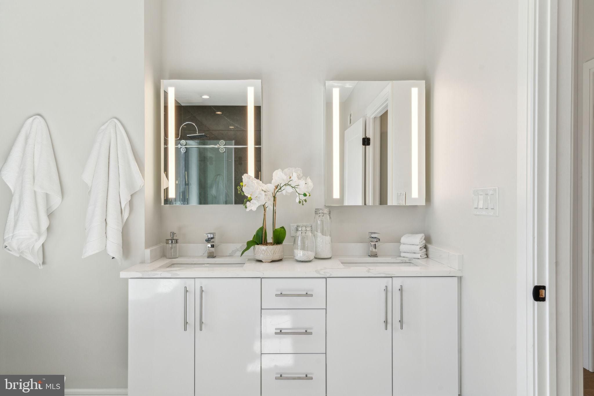 2006 Renaissance Walk. Philadelphia, PA 19145