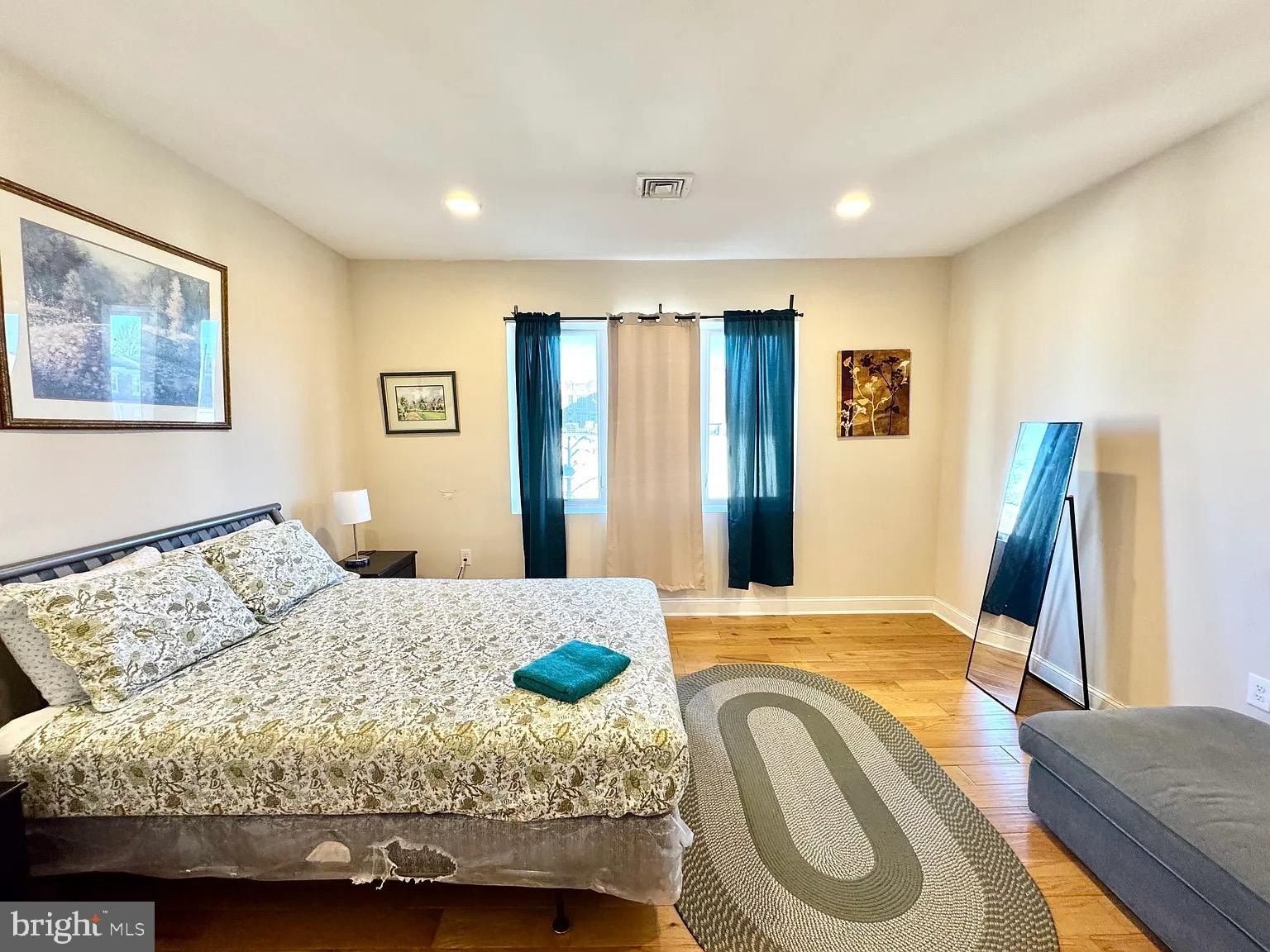 1146 S 6Th Street. Philadelphia, PA 19147