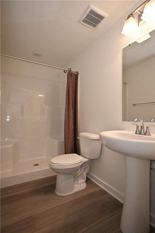 212 Creekside Drive. Oakdale, PA 15071