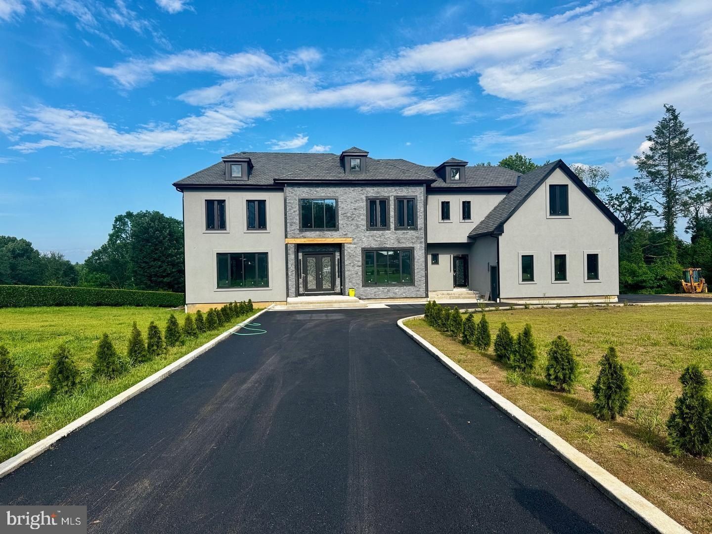 1047 Welsh Road. Huntingdon Valley, PA 19006