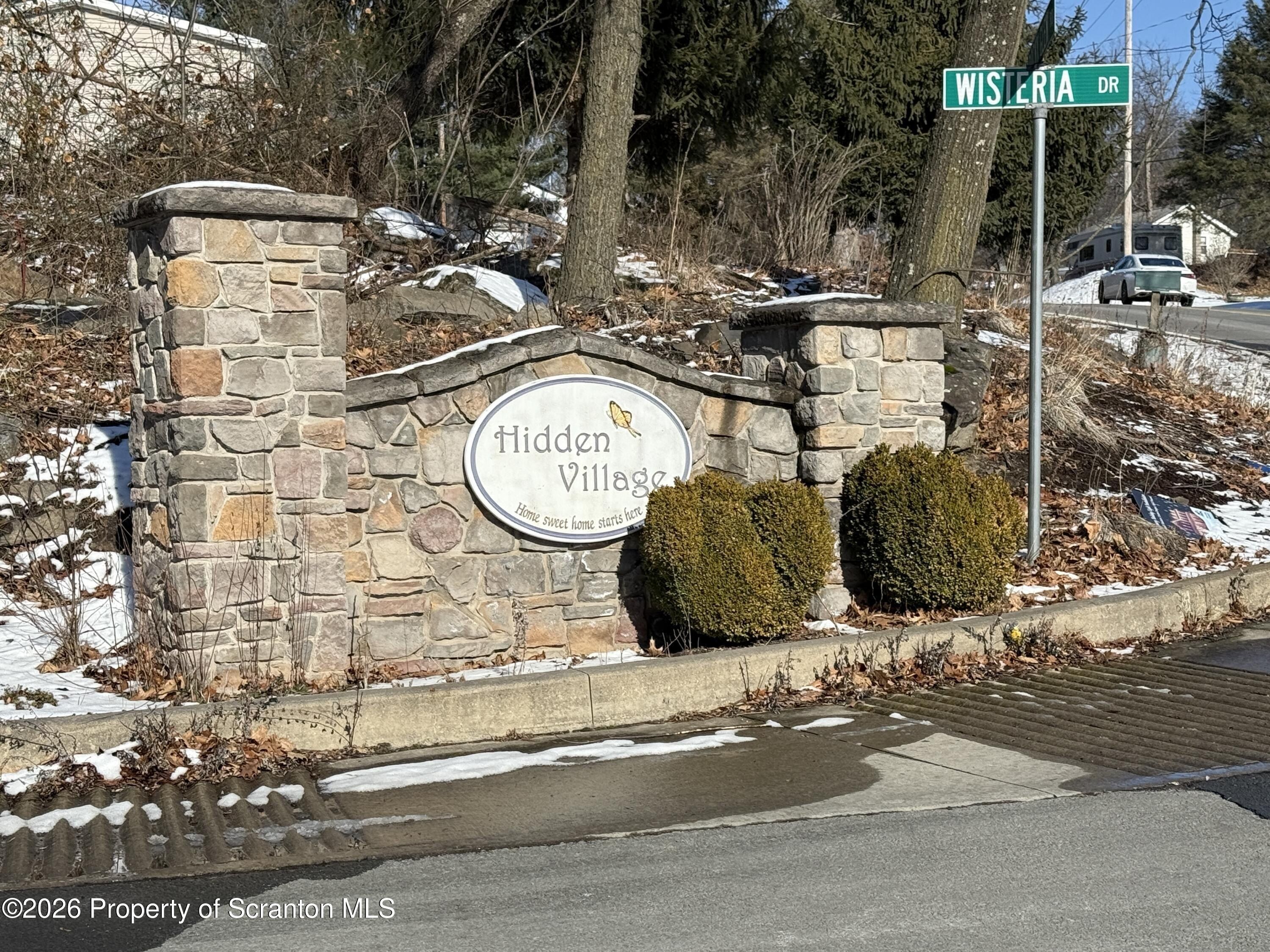 517 Poppy Lane. Moosic, PA 18507