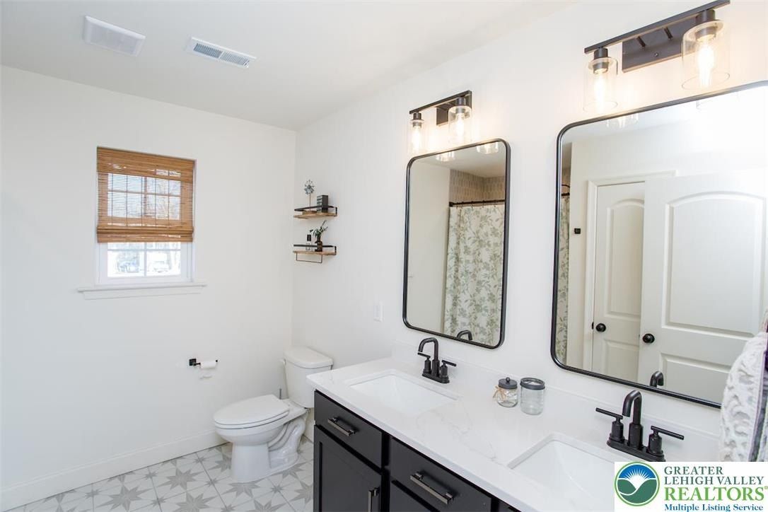 Cameilla. Kunkletown, PA 18058