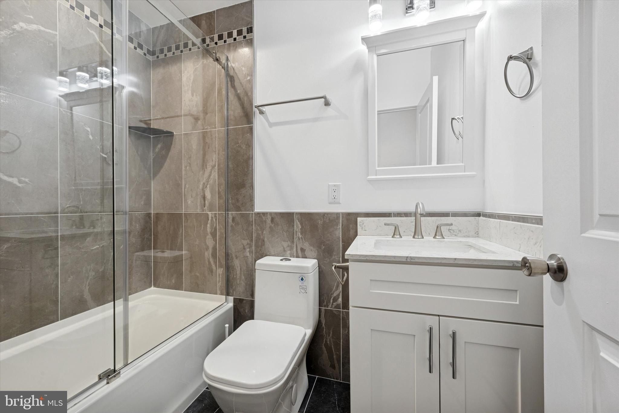 1327 S Hollywood Street. Philadelphia, PA 19146