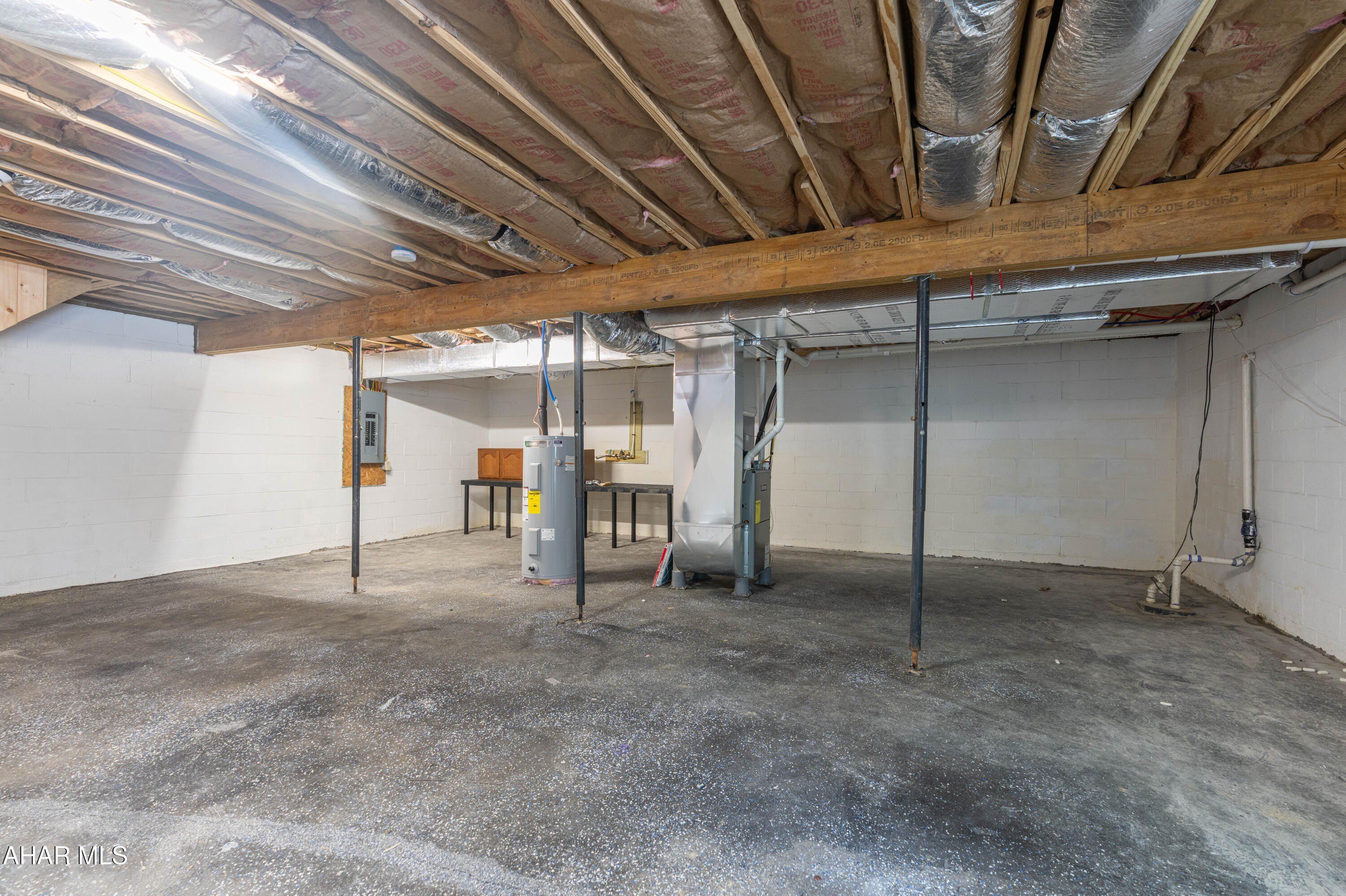 179 Crosscut Lane. Flinton, PA 16640