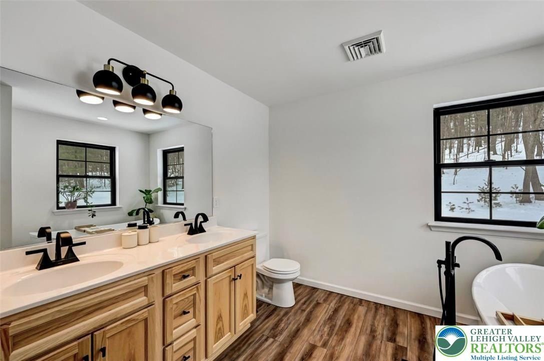 208 Bryan Drive. Kresgeville, PA 18333