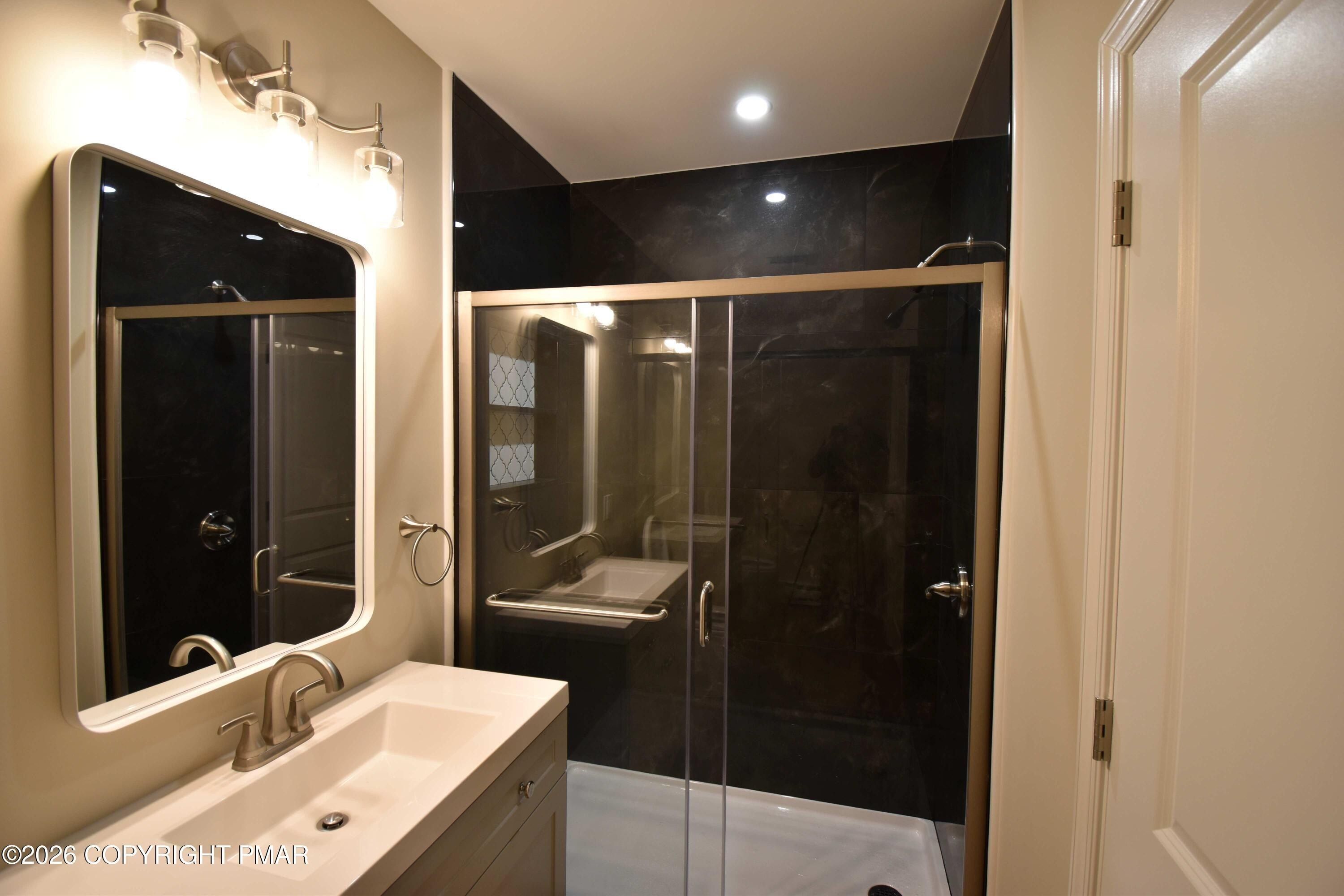 108 Stag Court. Bushkill, PA 18324