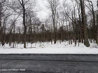 33L Cheyenne Trail. Gouldsboro, PA 18424