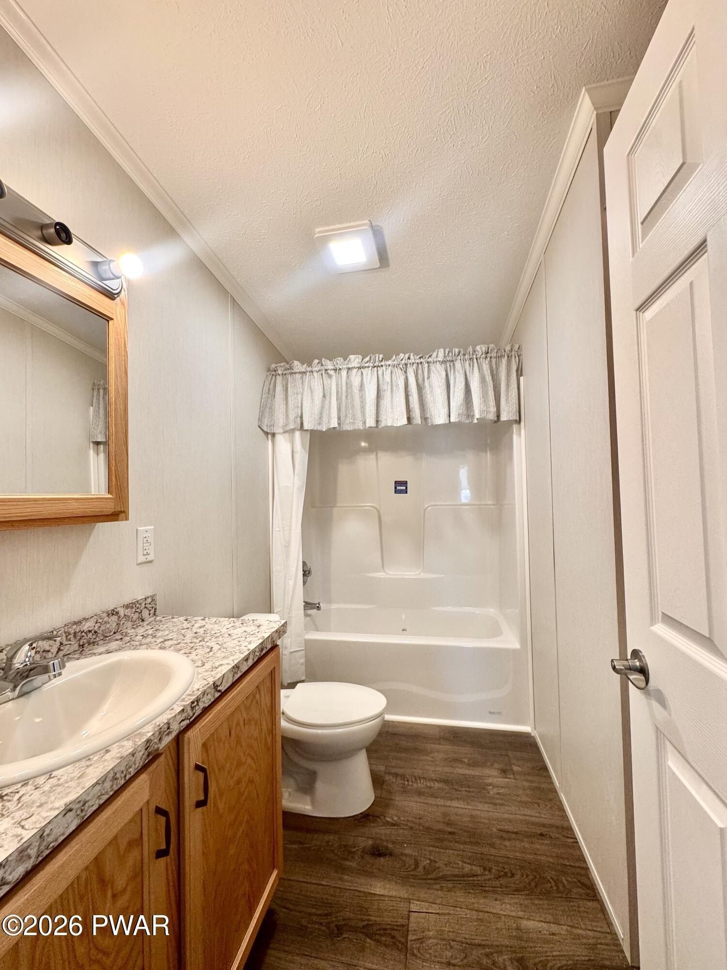 106 Middle Road. Greentown, PA 18426