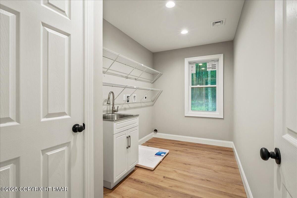 141 Lookout Court. Henryville, PA 18332