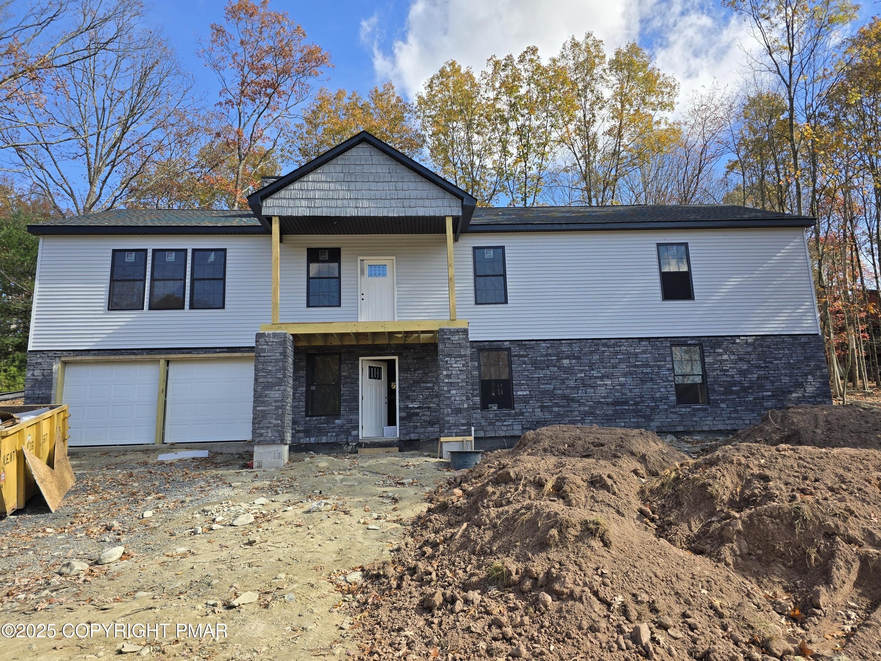 211 Brentwood Drive. Bushkill, PA 18324